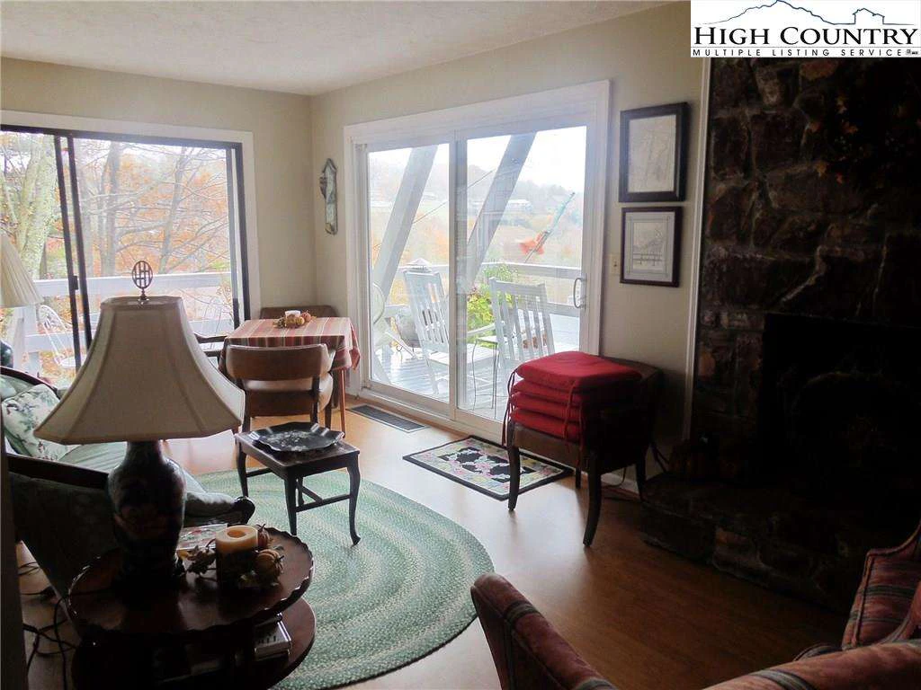 Image number 2 for the current listing