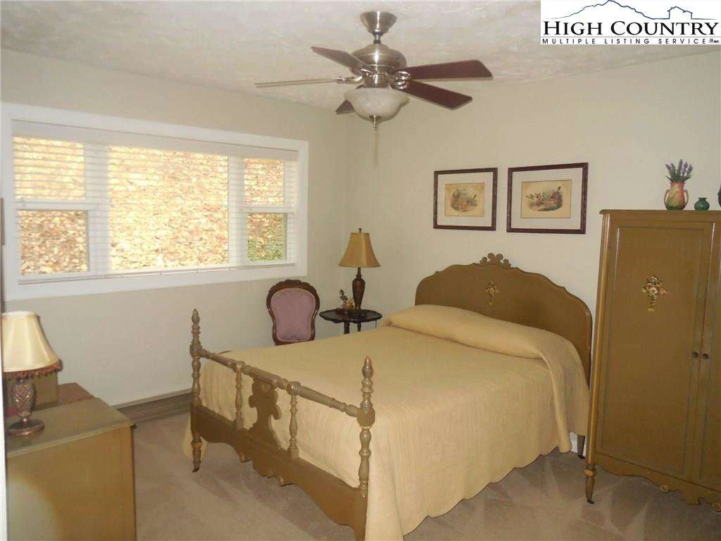 Image number 12 for the current listing
