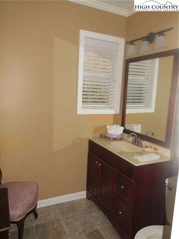 Image number 11 for the current listing
