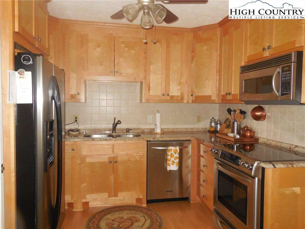 Image number 9 for the current listing