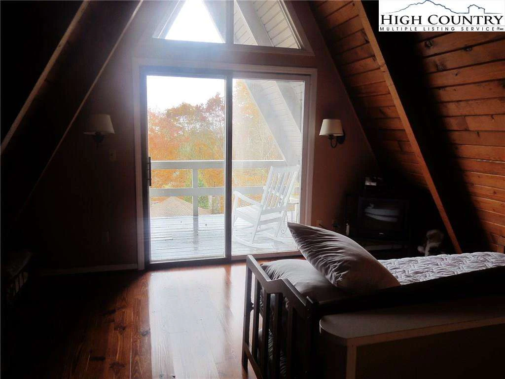 Image number 7 for the current listing