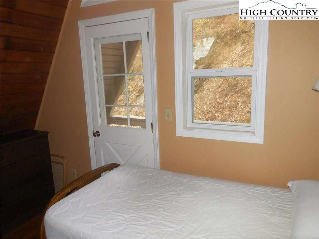 Image number 5 for the current listing