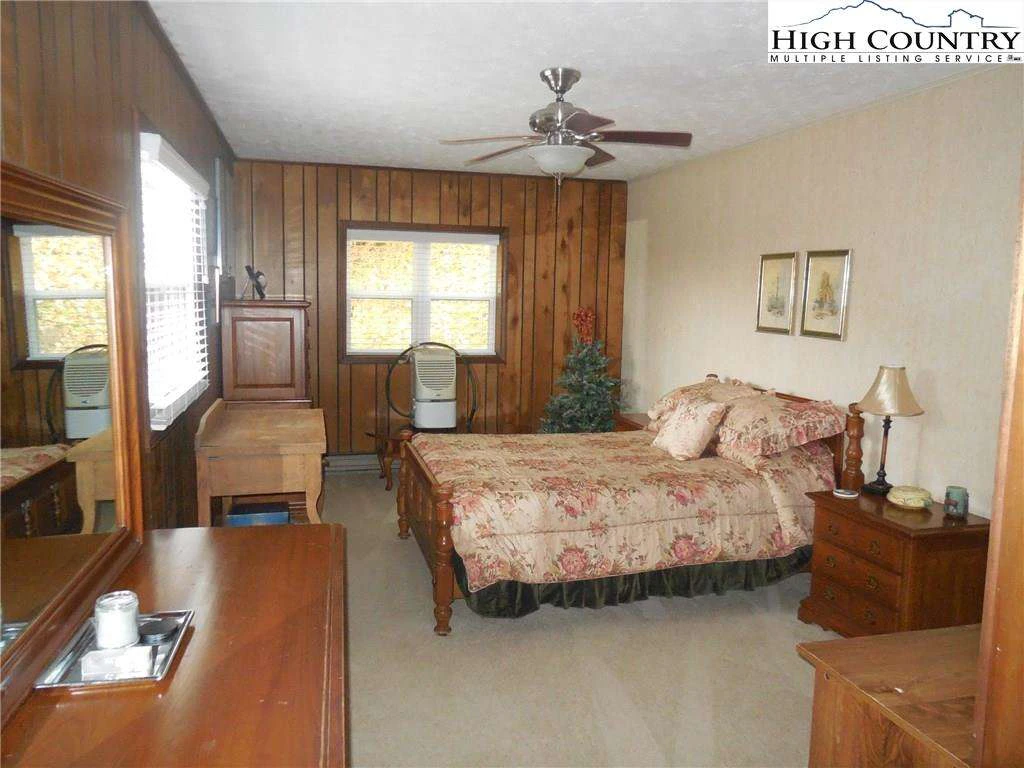 Image number 23 for the current listing