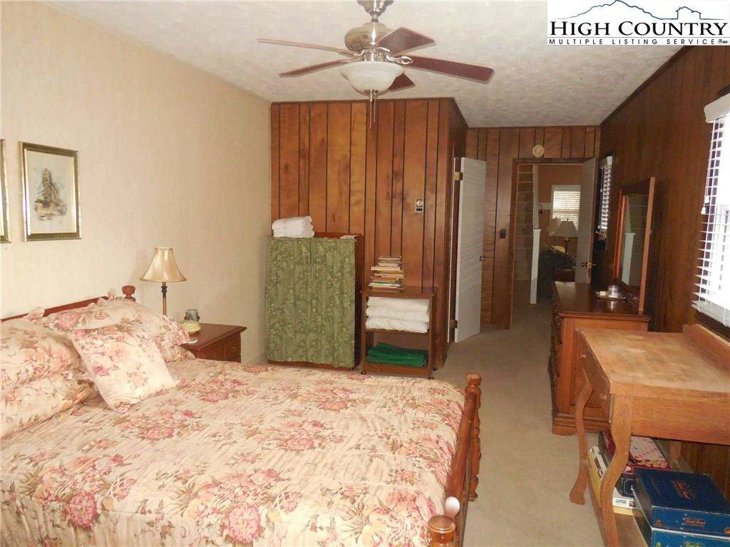 Image number 21 for the current listing