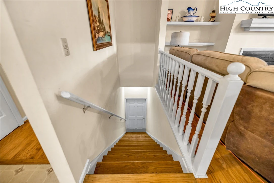 Image number 7 for the current listing