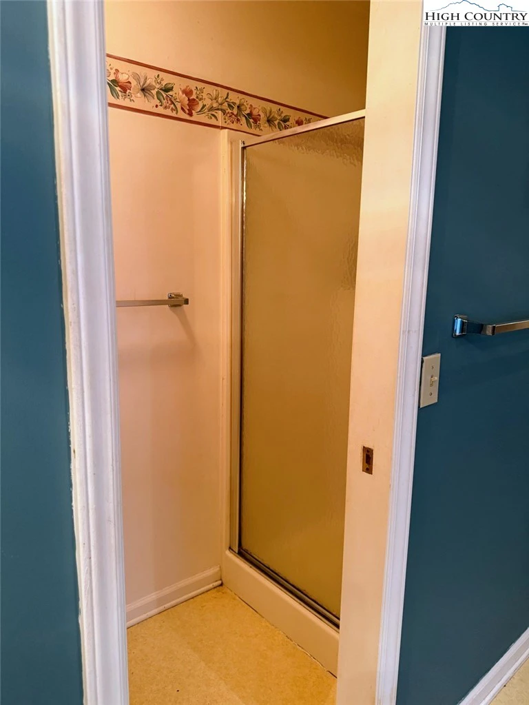 Image number 5 for the current listing