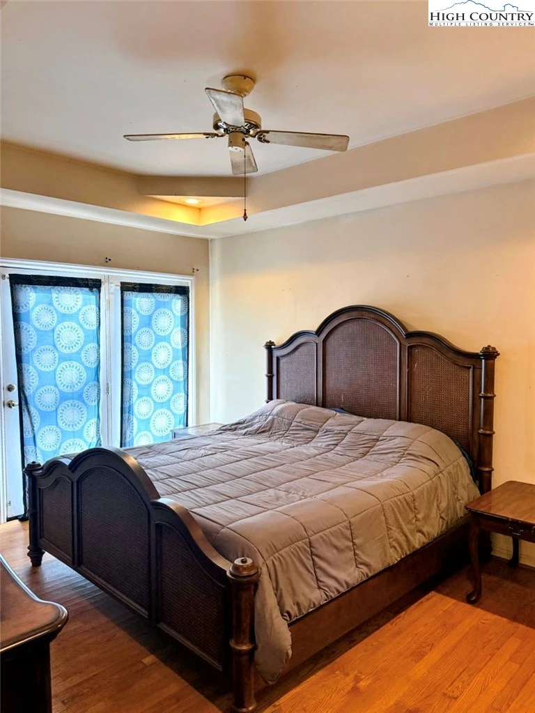 Image number 11 for the current listing