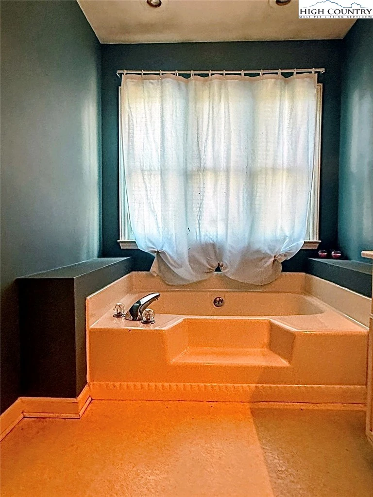 Image number 6 for the current listing