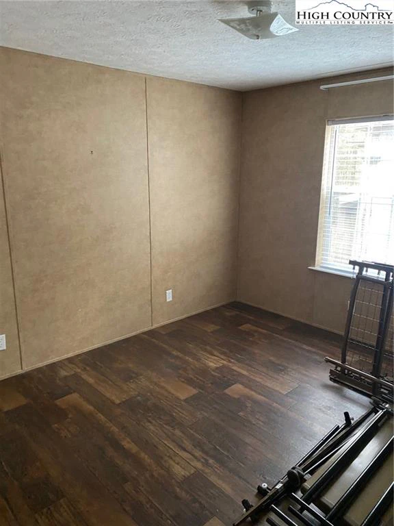 Image number 11 for the current listing