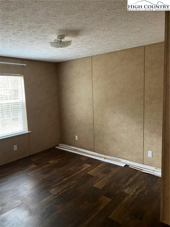 Image number 2 for the current listing