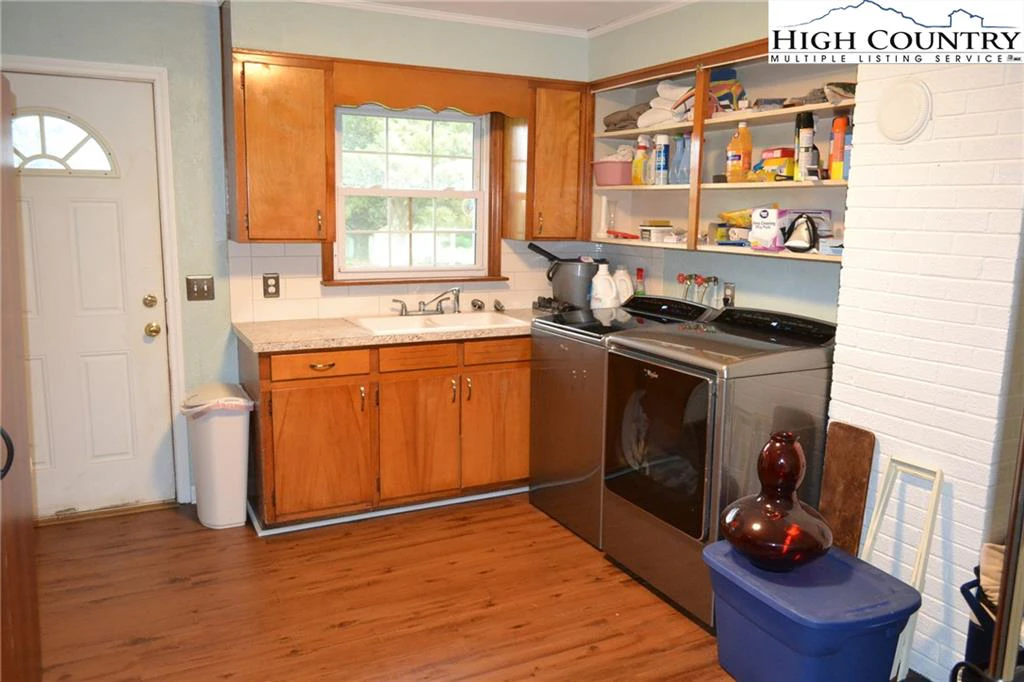 Image number 13 for the current listing