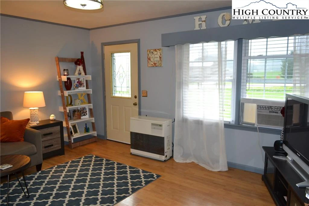Image number 5 for the current listing