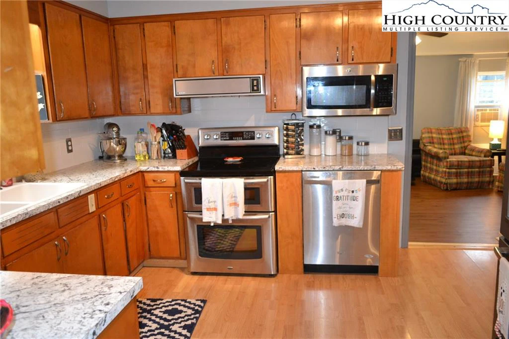 Image number 6 for the current listing