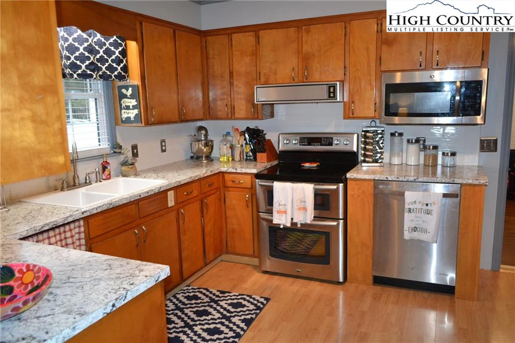 Image number 7 for the current listing