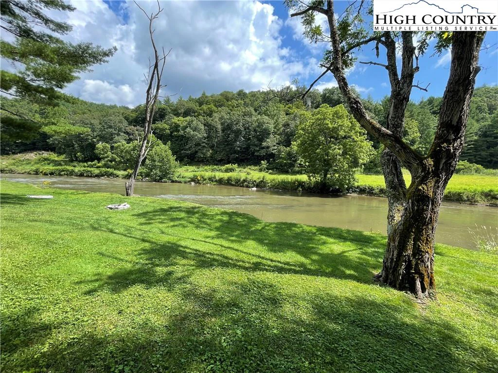 Image number 1 for the current listing