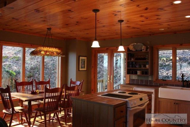 Image number 7 for the current listing