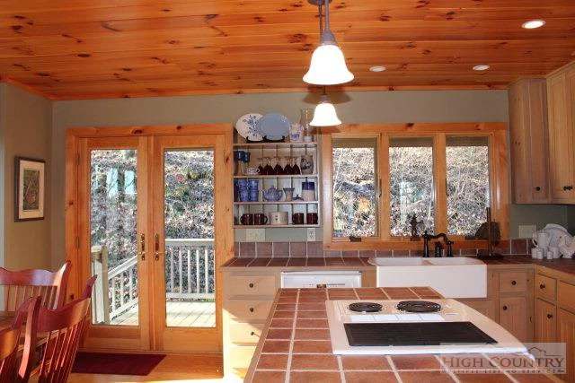 Image number 6 for the current listing