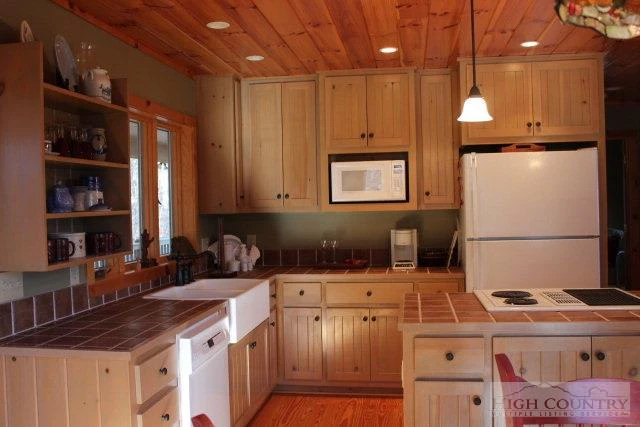 Image number 5 for the current listing