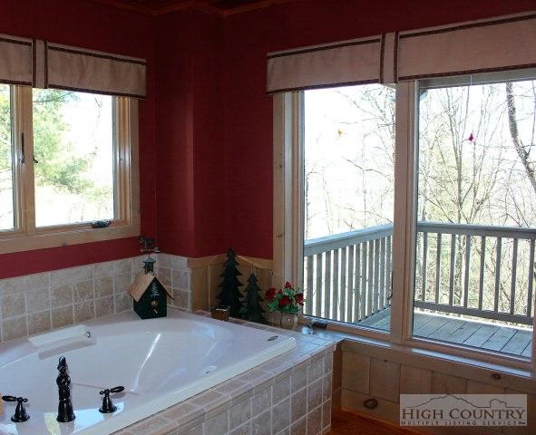 Image number 3 for the current listing