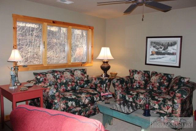 Image number 14 for the current listing