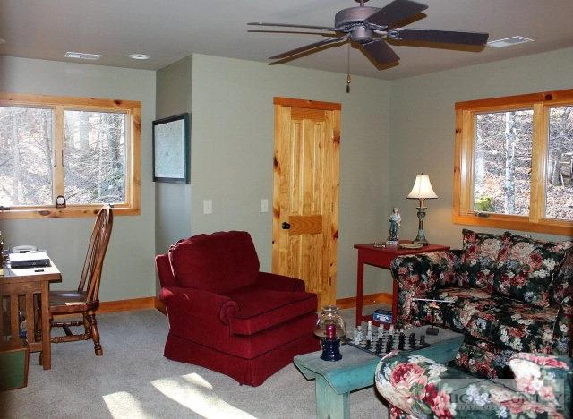 Image number 13 for the current listing