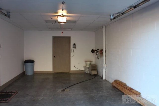 Image number 2 for the current listing