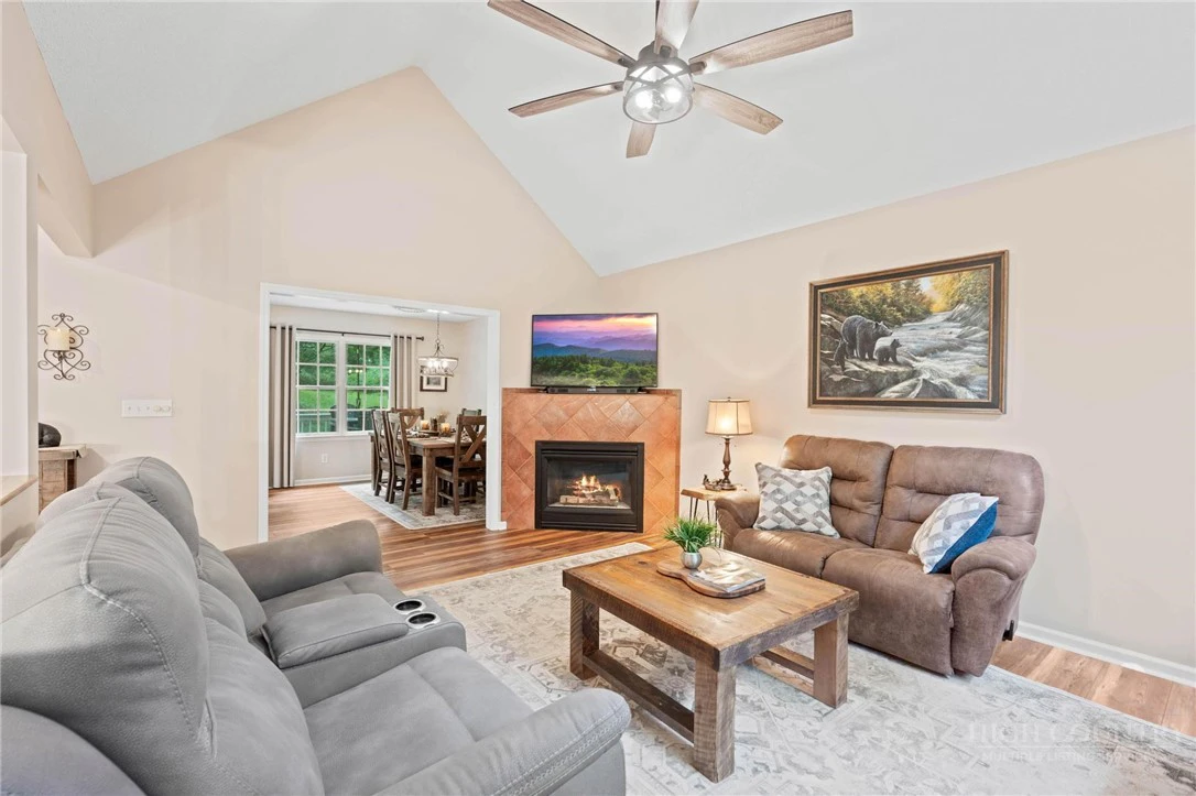 Image number 6 for the current listing