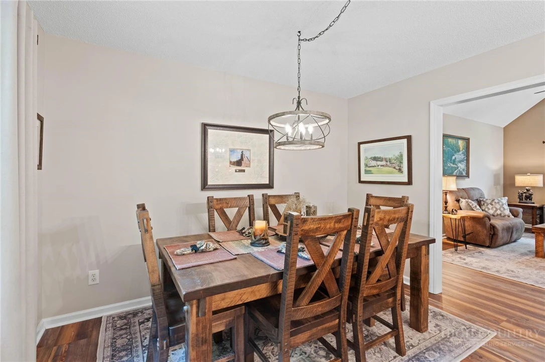 Image number 9 for the current listing