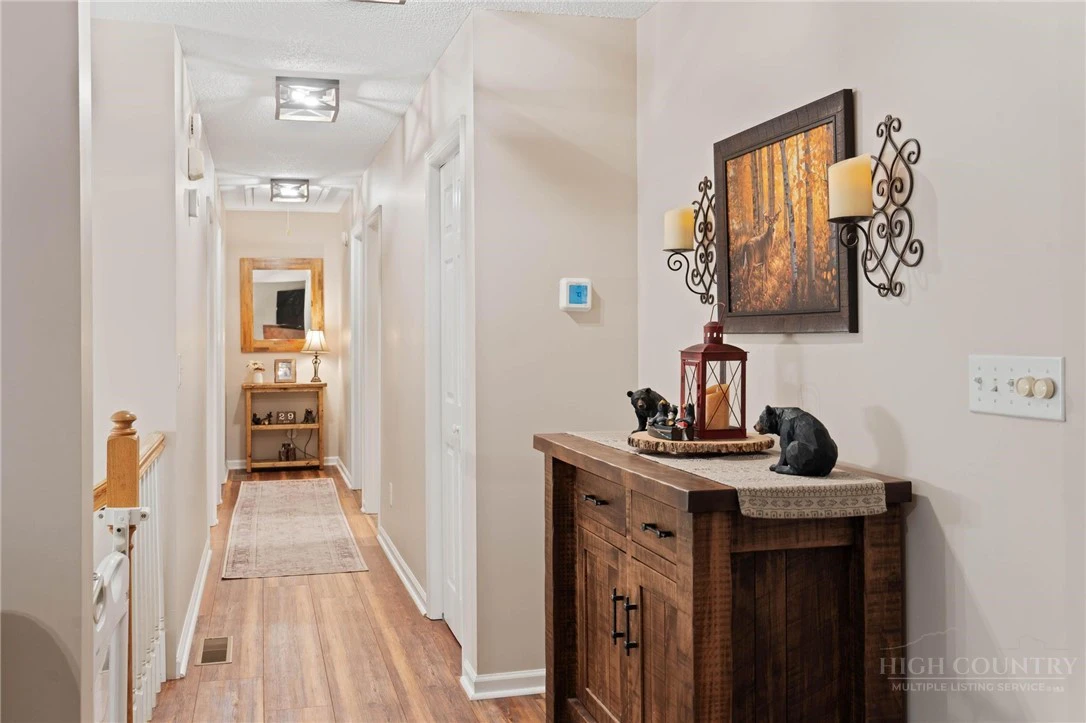 Image number 15 for the current listing