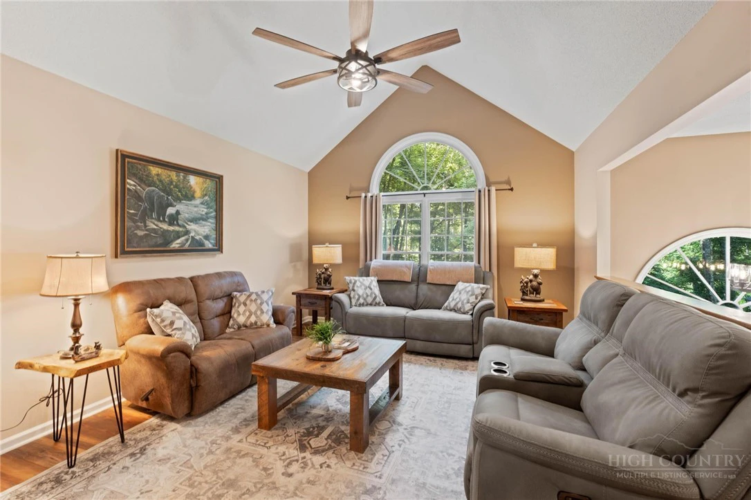 Image number 5 for the current listing