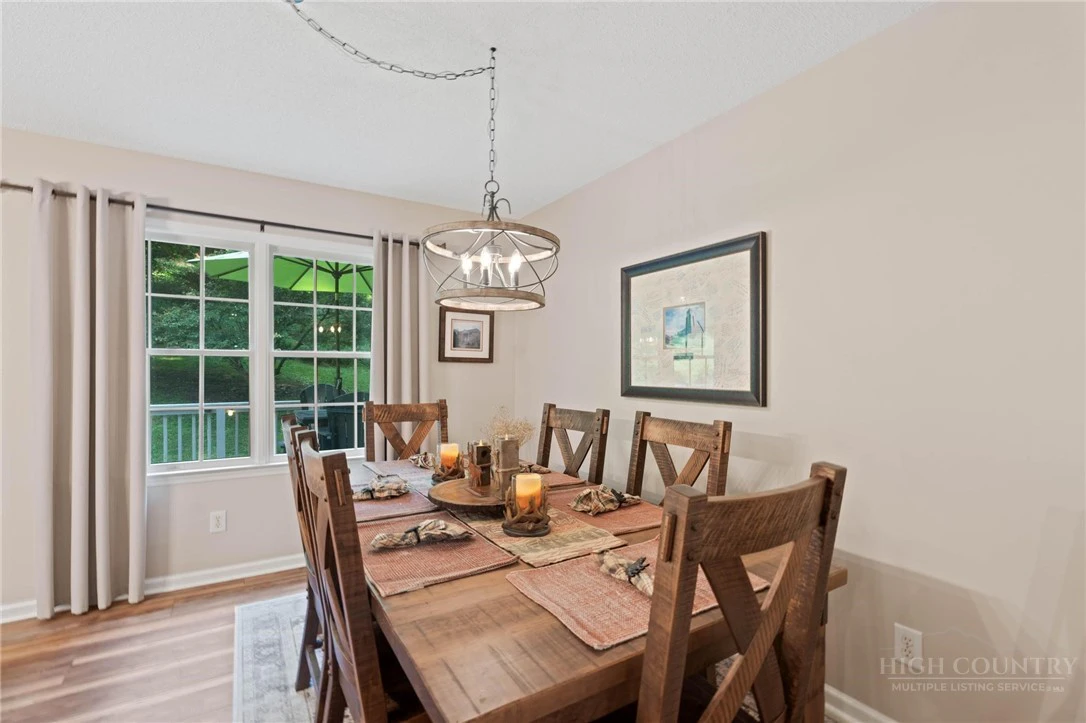 Image number 8 for the current listing
