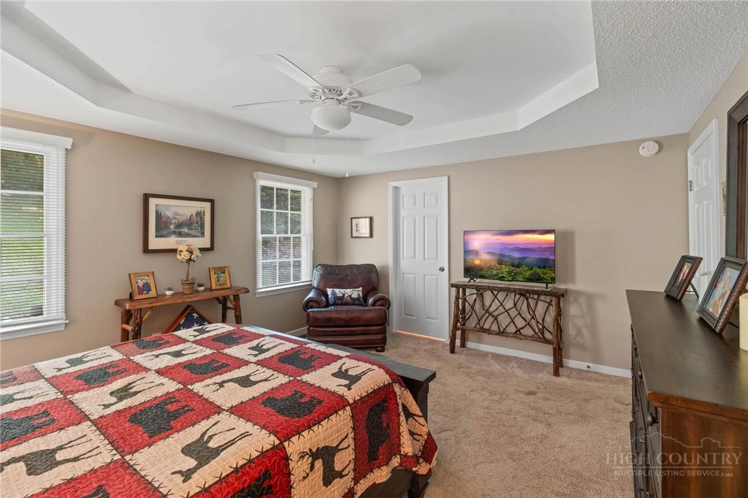 Image number 18 for the current listing