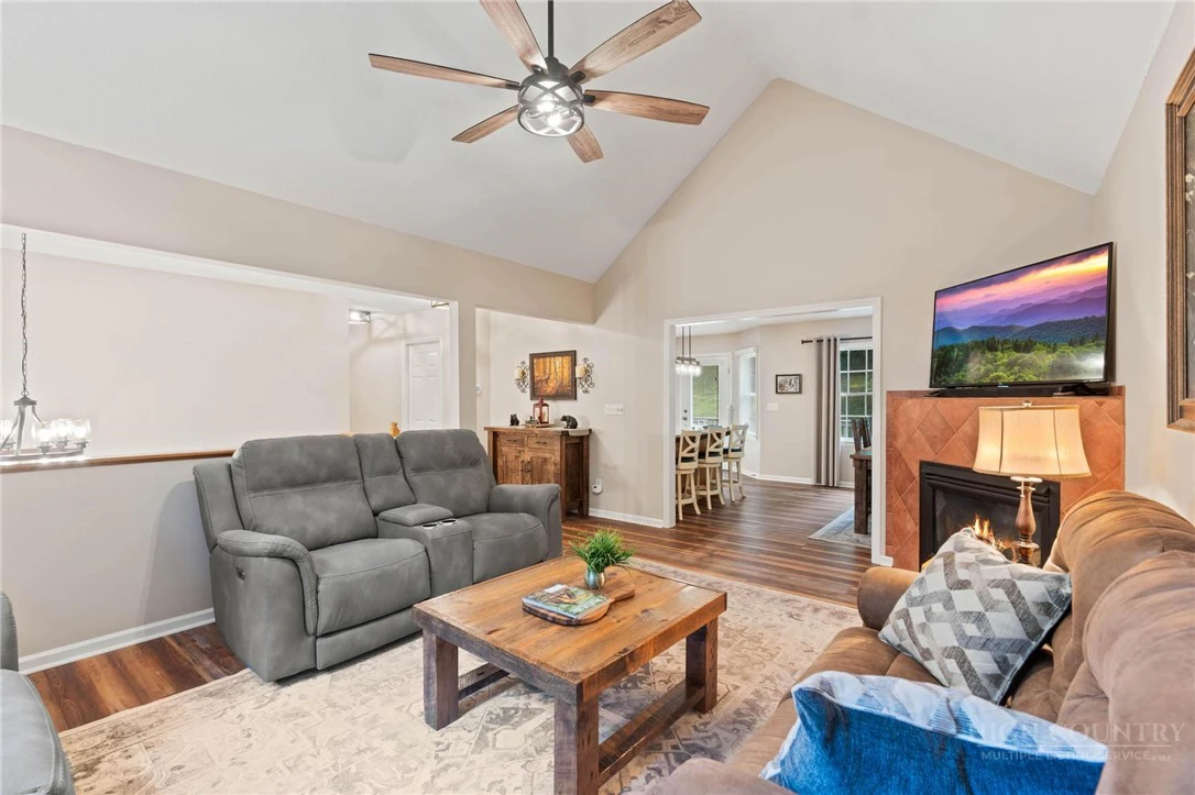 Image number 7 for the current listing