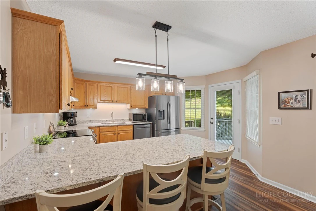 Image number 11 for the current listing