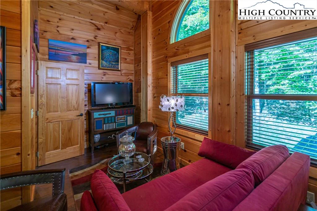 Image number 12 for the current listing