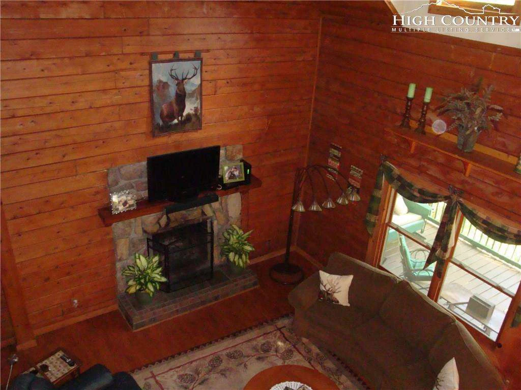 Image number 14 for the current listing