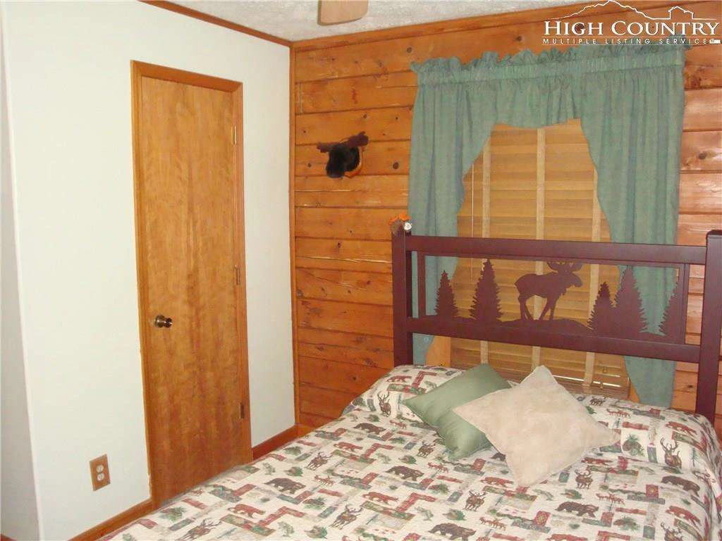 Image number 3 for the current listing