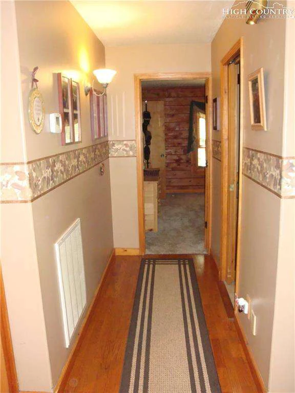 Image number 4 for the current listing