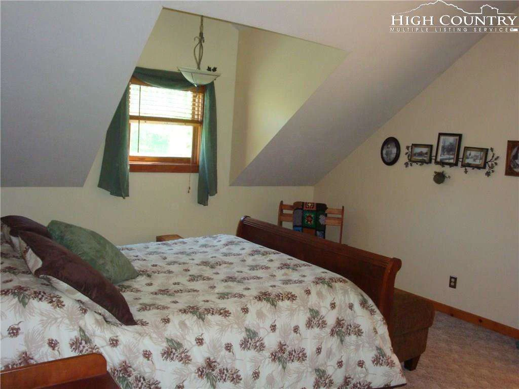 Image number 12 for the current listing