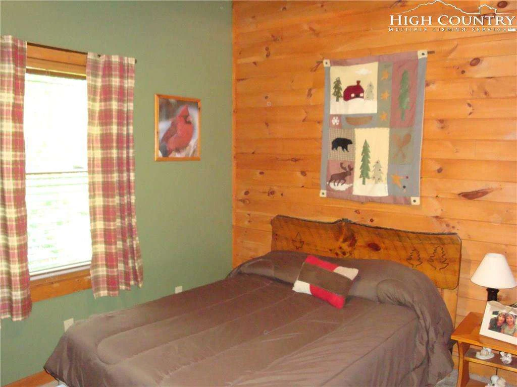 Image number 18 for the current listing