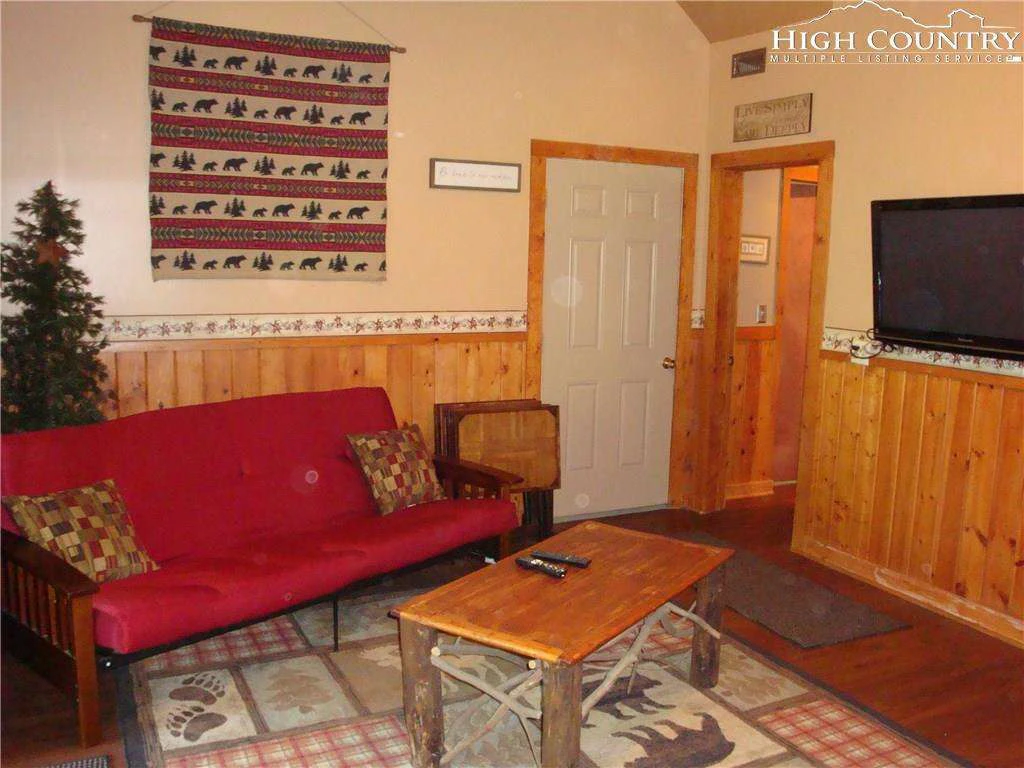 Image number 21 for the current listing