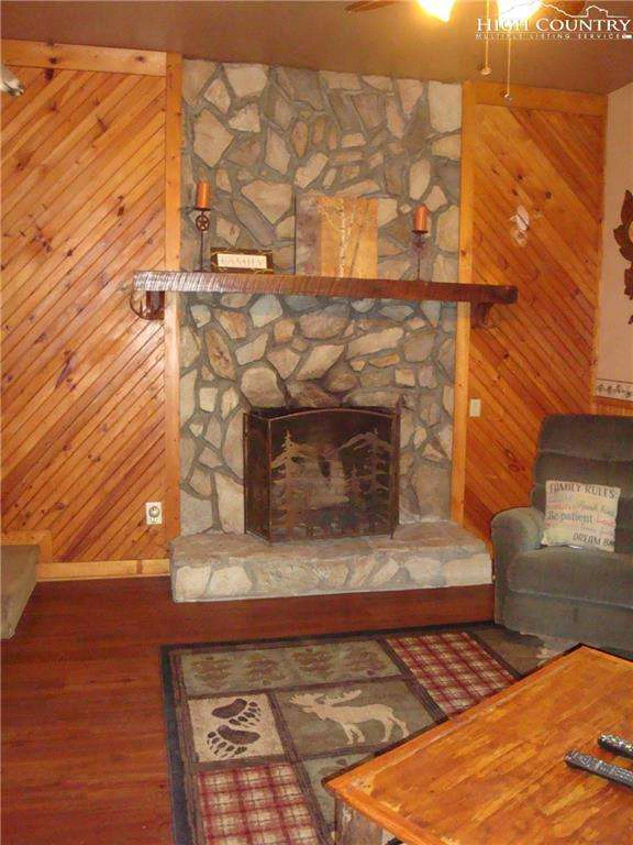 Image number 22 for the current listing