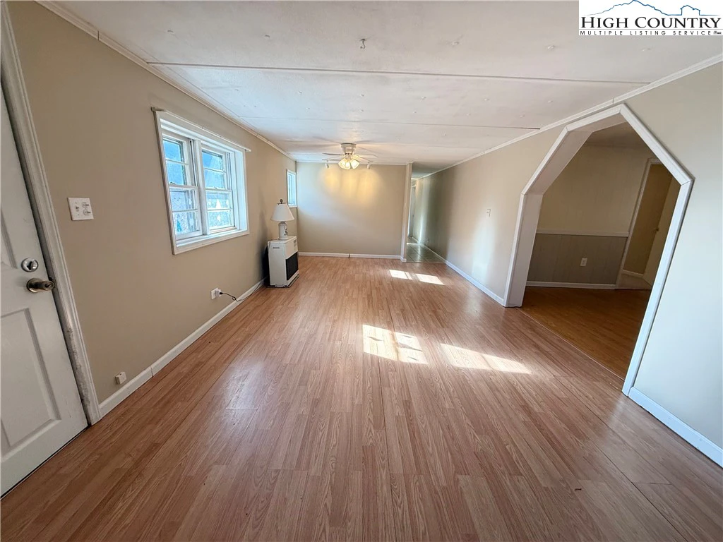 Image number 12 for the current listing
