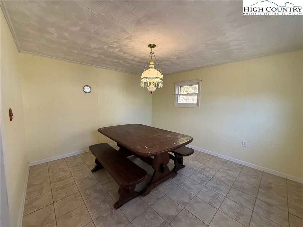 Image number 11 for the current listing