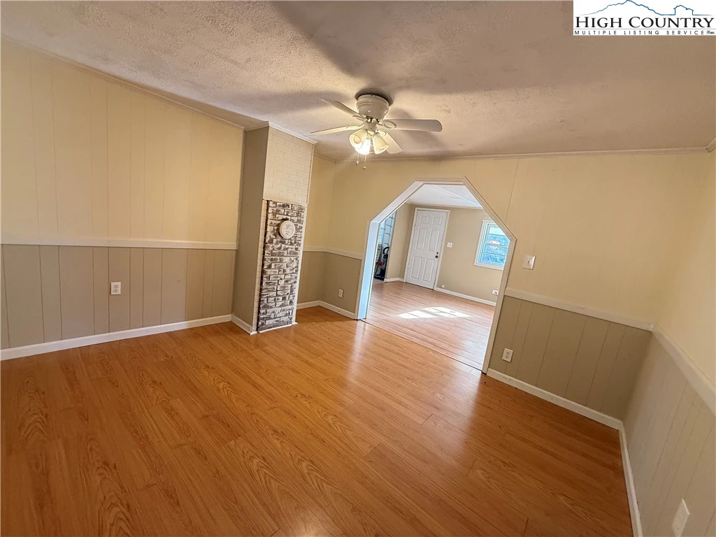 Image number 10 for the current listing