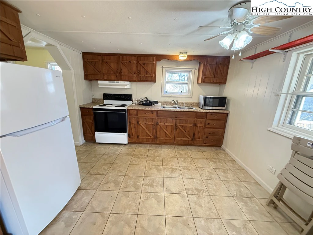 Image number 7 for the current listing