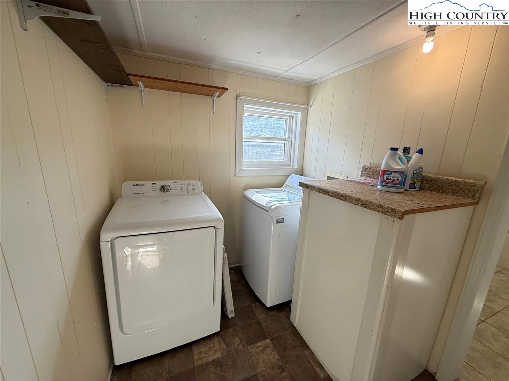 Image number 5 for the current listing