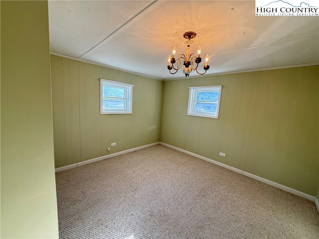 Image number 4 for the current listing