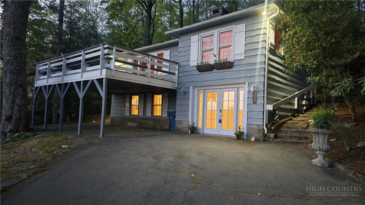 Image number 17 for the current listing