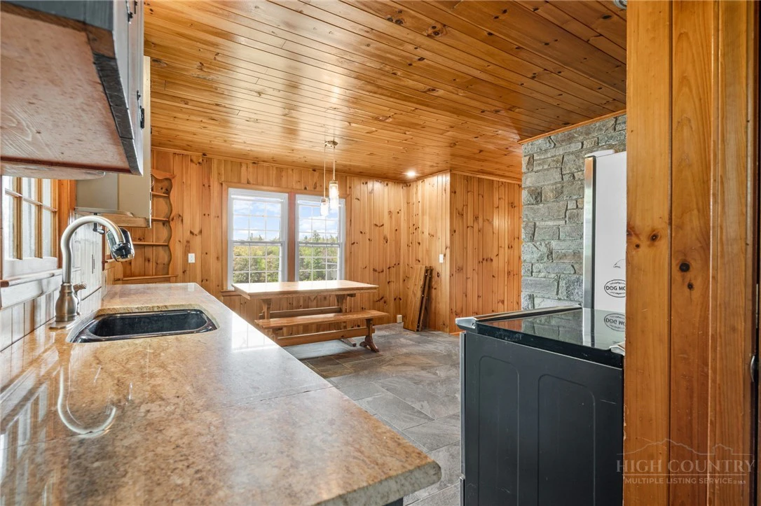 Image number 11 for the current listing